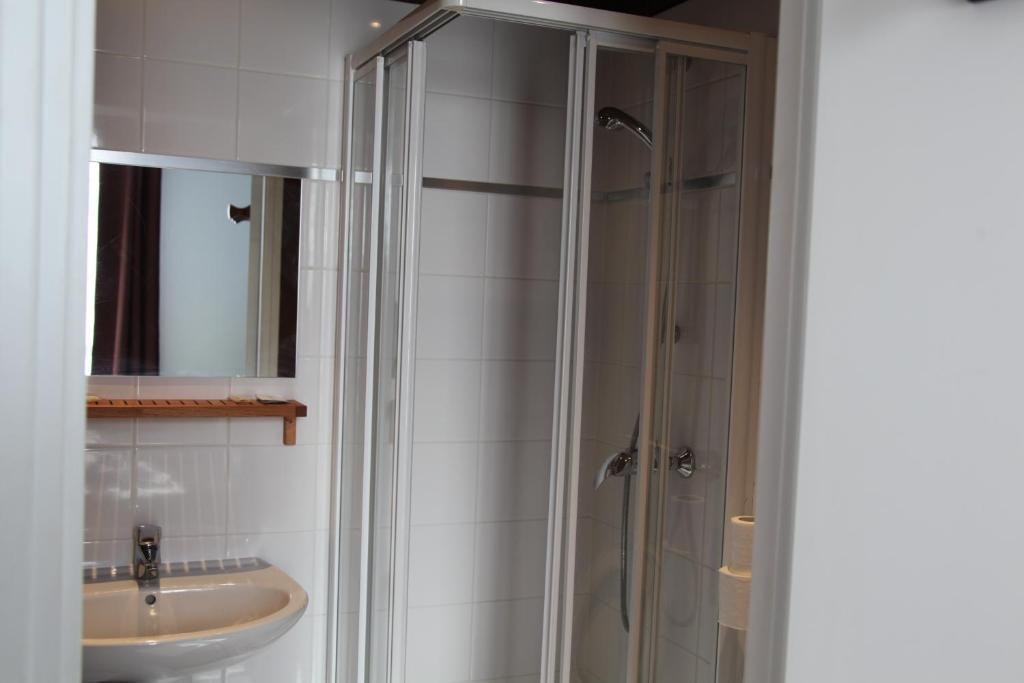 Hotel Le Myosotis Paryż Zewnętrze zdjęcie